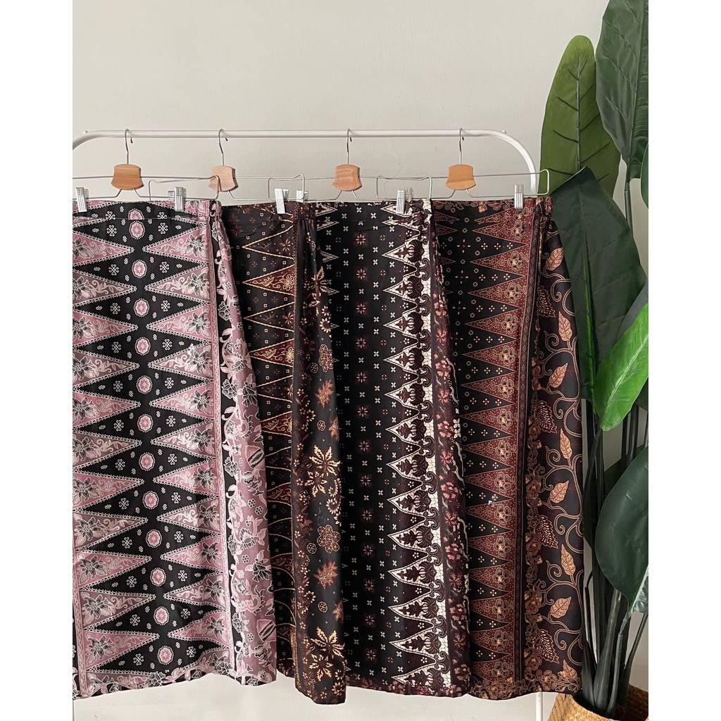EMBUN SKIRT PETIKITA RAYA 2026